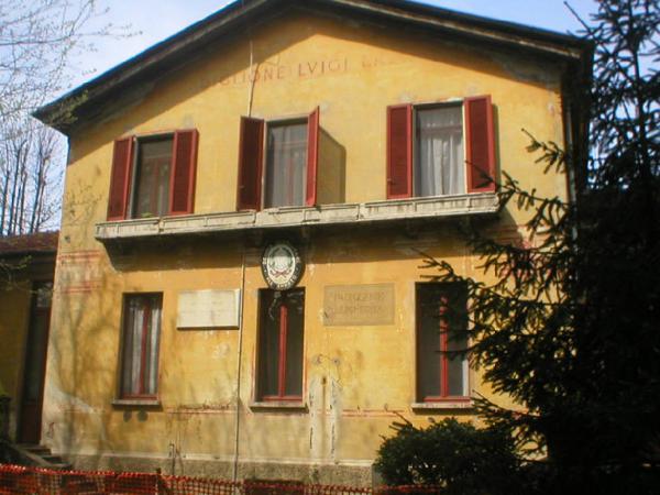 Edificio scolastico in via Antonio Cesari, 38