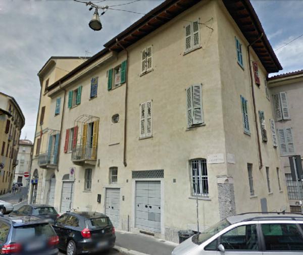 Immobile in via Laghetto 9, 11