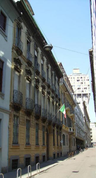 [Facciata della casa in Via rugabella, 10]