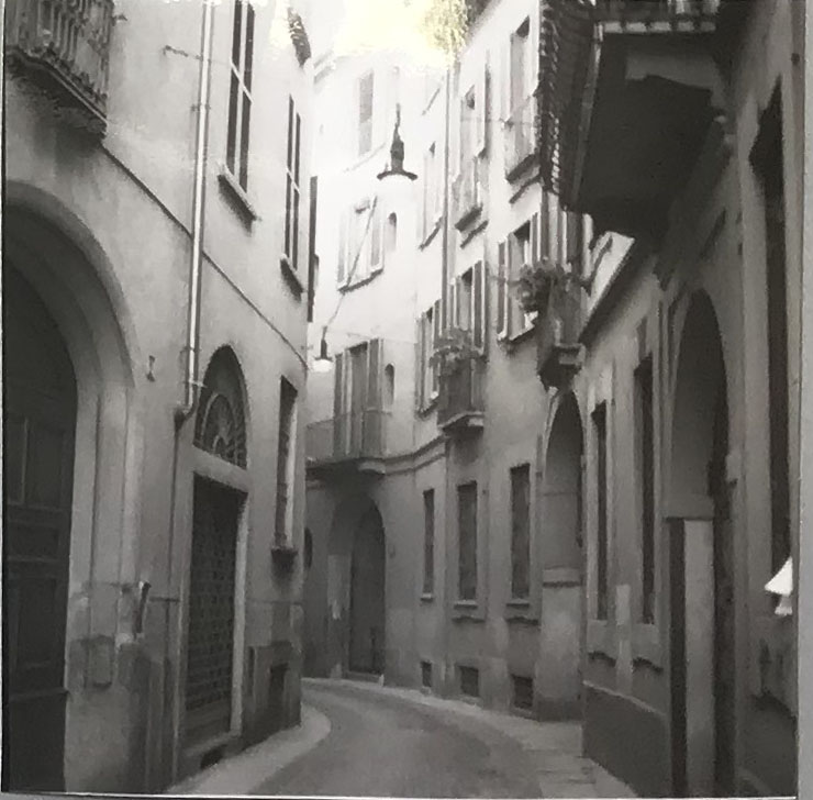 [Facciata di casa in via Medici, 9, 11]
