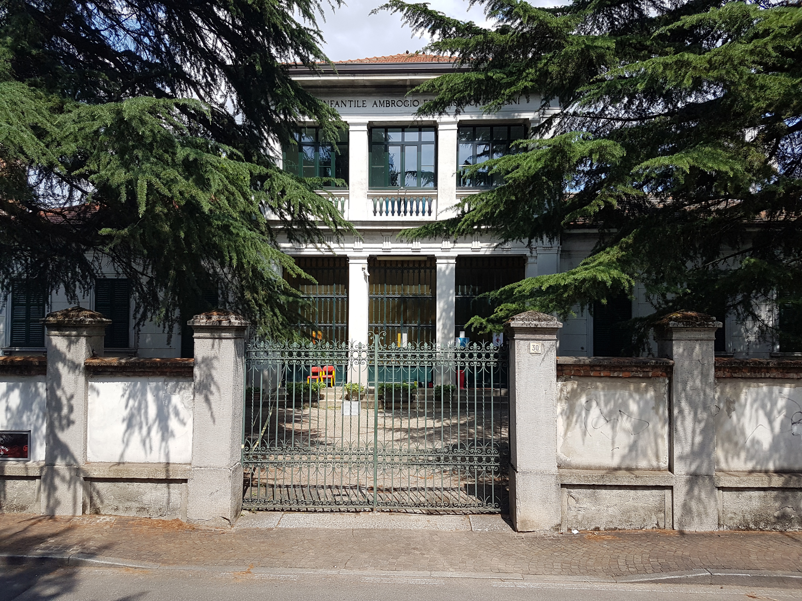 Scuola Materna Cappellini, Abitazione annessa e Giardino