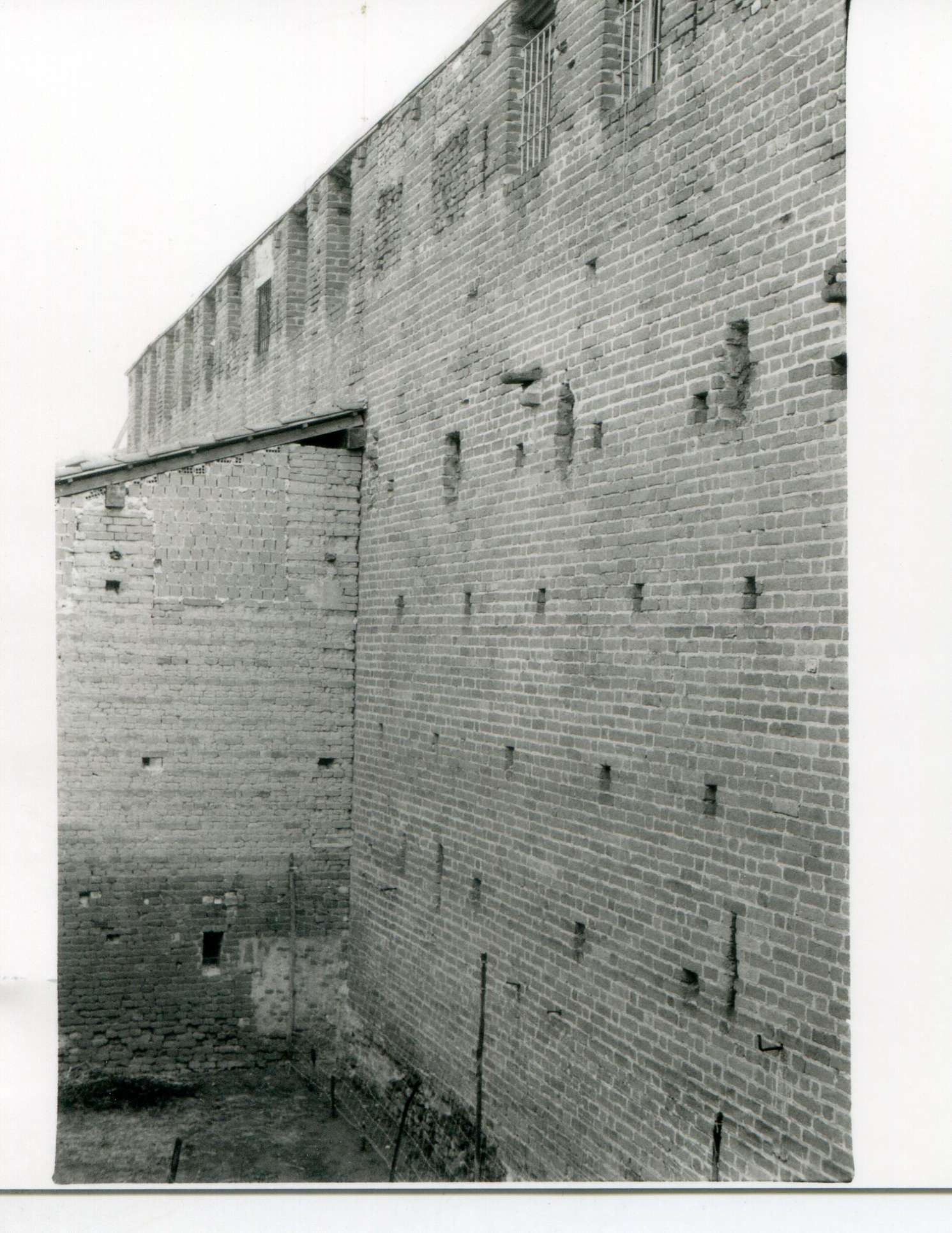 avanzo del bastione merlato tra le case