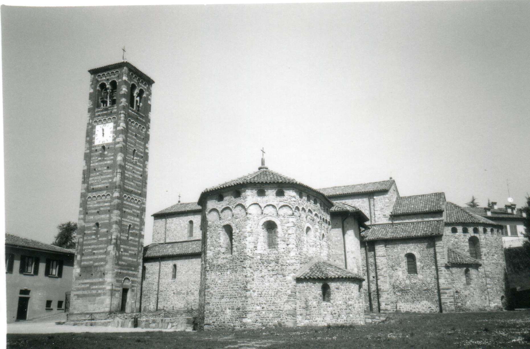 Basilica di Agliate e Battistero di S. Pietro )