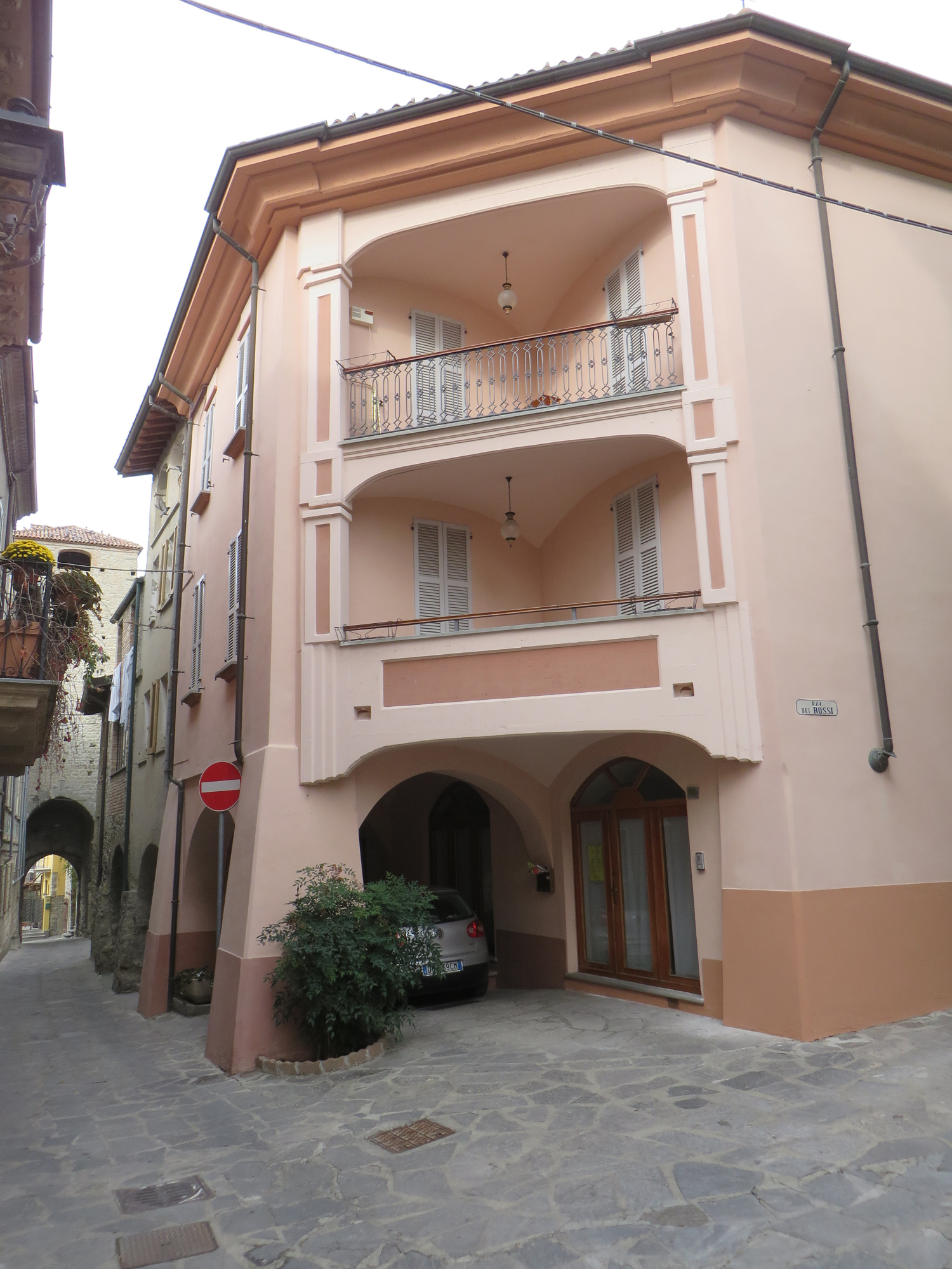 case antiche con portici