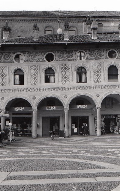 [Casa a schiera in Piazza Ducale, 10, 11]