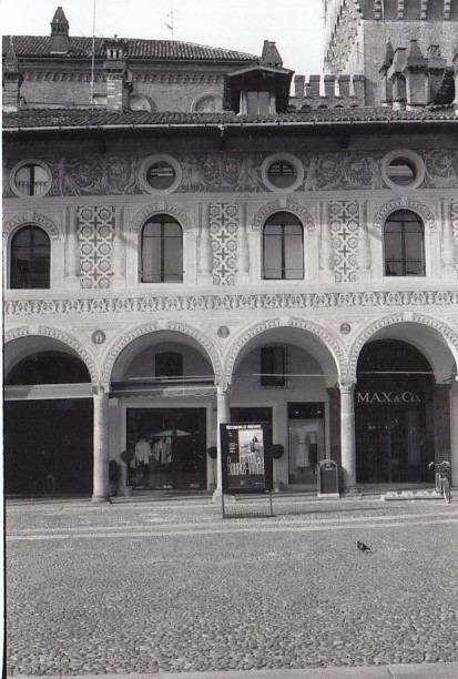 [Casa a schiera in Piazza Ducale, 18]