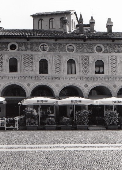 [Casa a schiera in Piazza Ducale, 40]