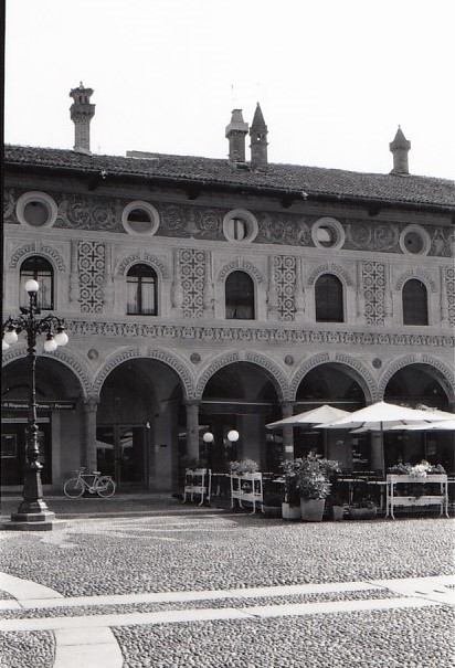 [Casa a schiera in Piazza Ducale, 45, 46]