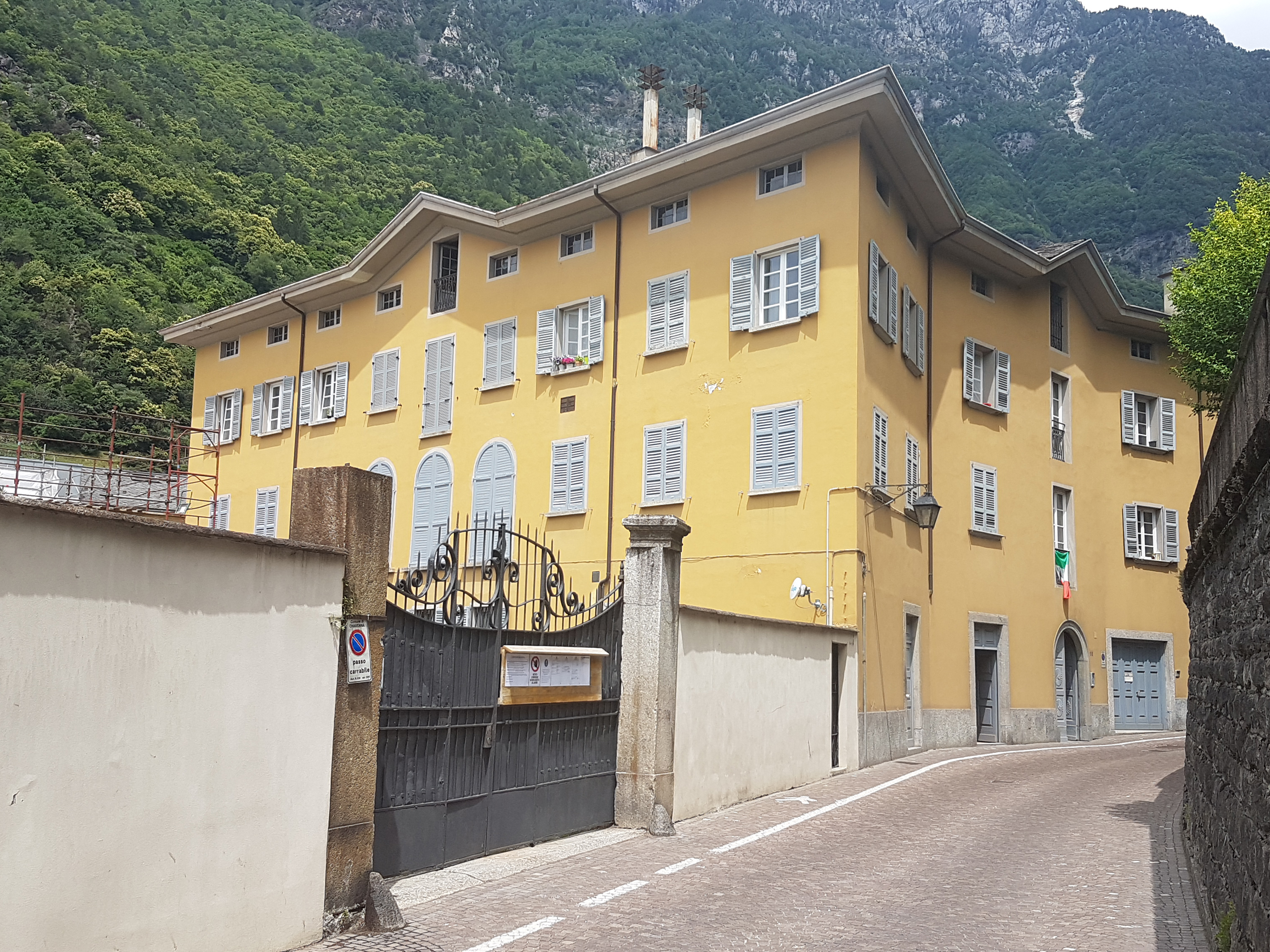 Birrificio Ritter, poi palazzo Pollavini