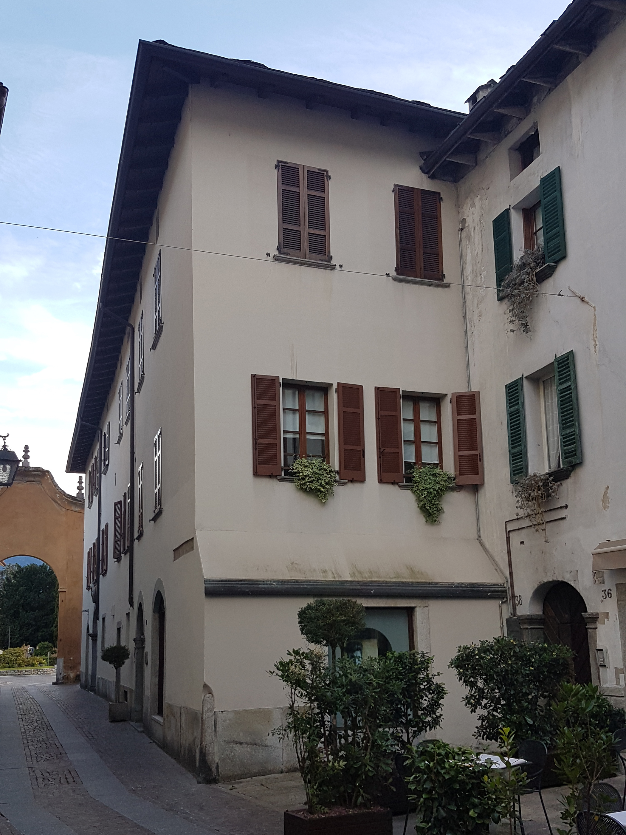 Casa in via Pedretti nn. 40-42-44