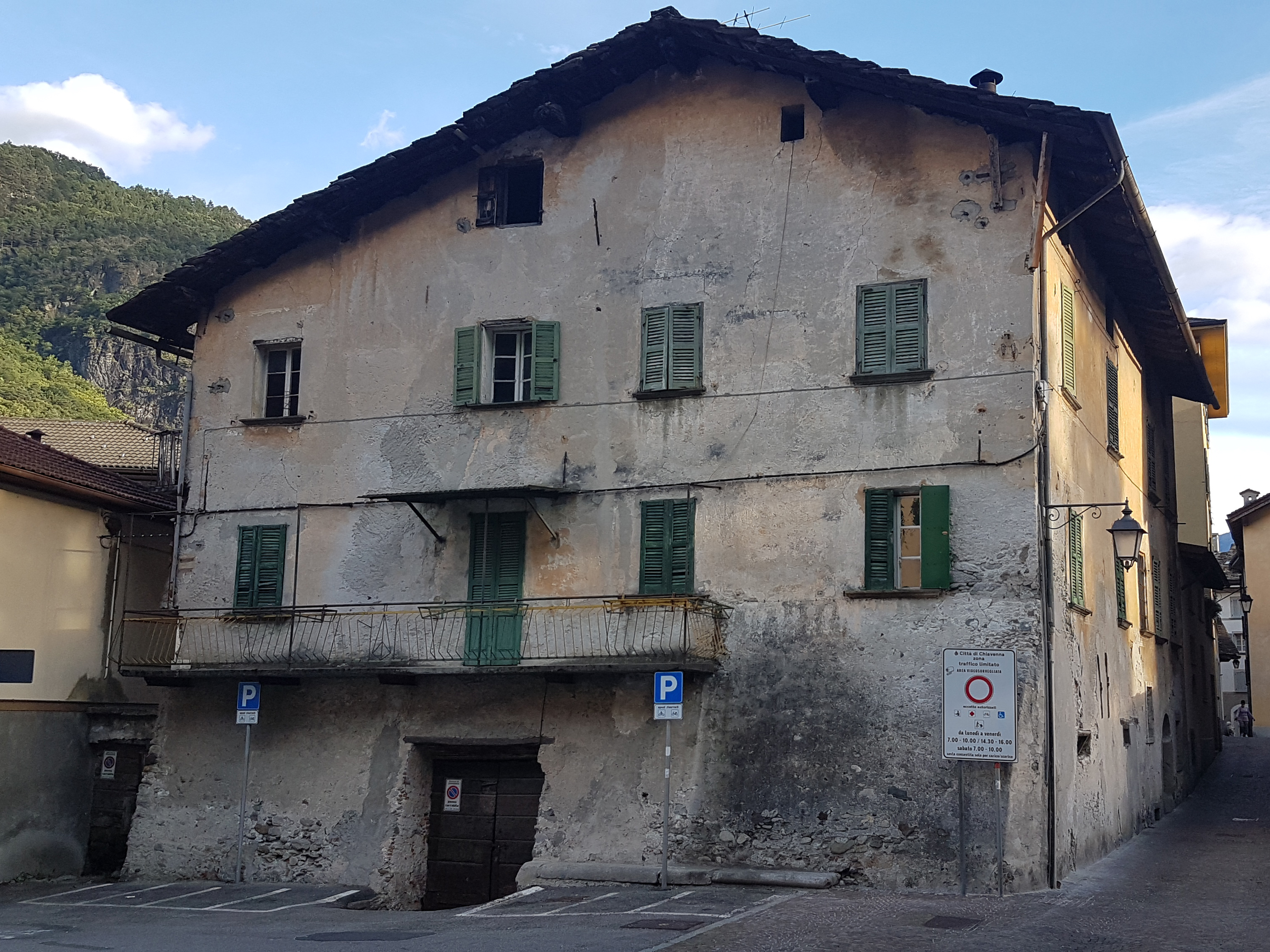 Edificio in via G. B. Cerletti