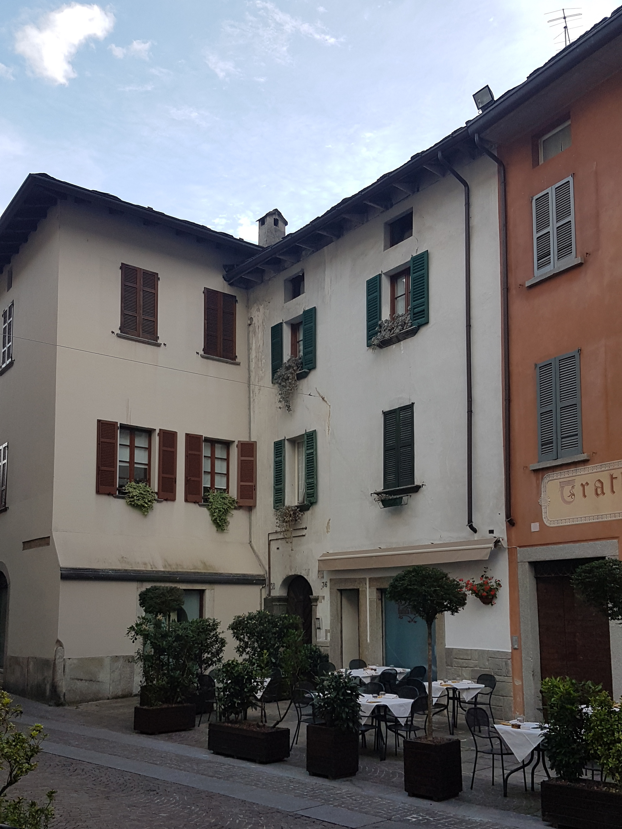 [Casa in via Carlo Pedretti, 36-38]