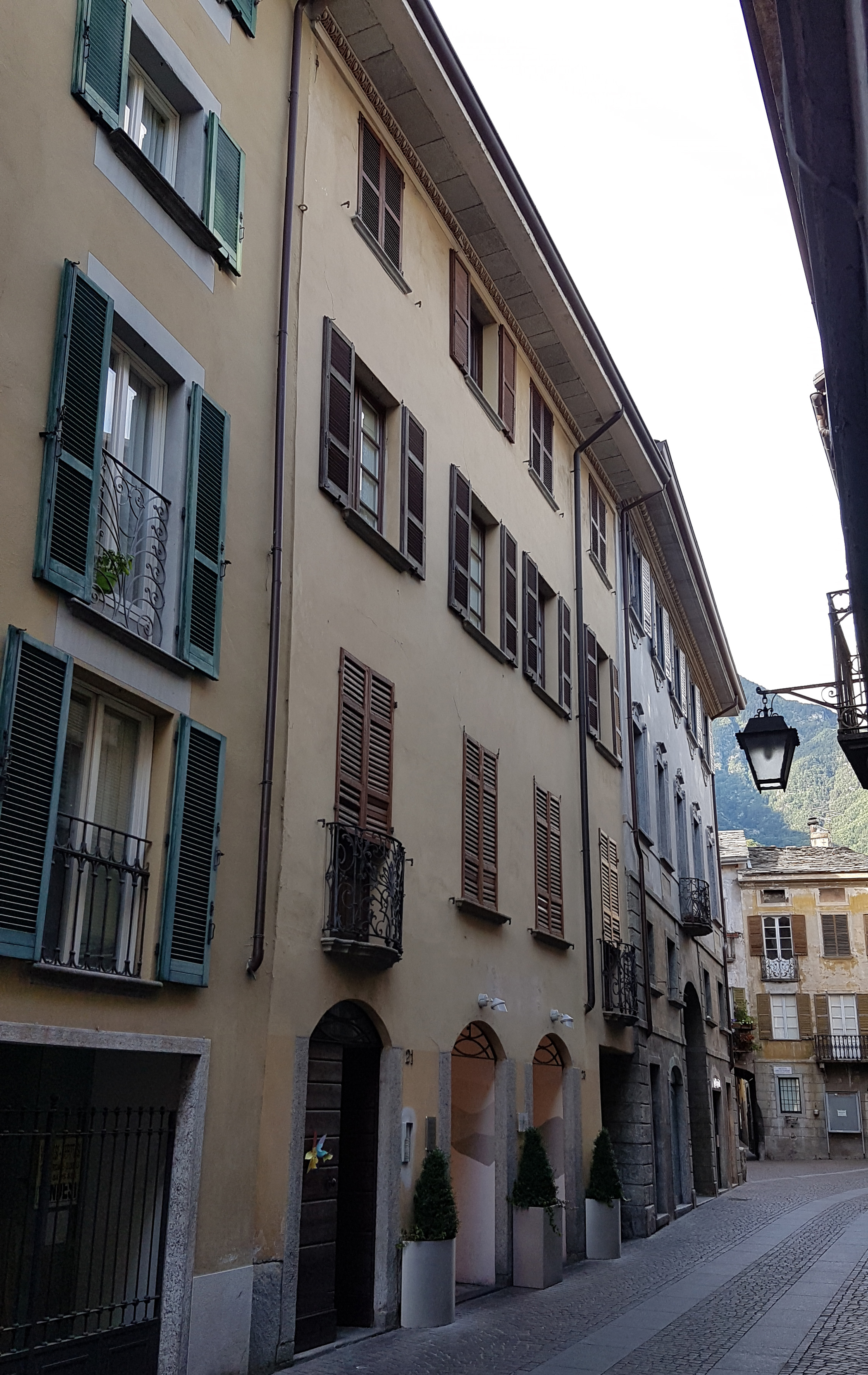 [Casa in via Dolzino, 21-23]