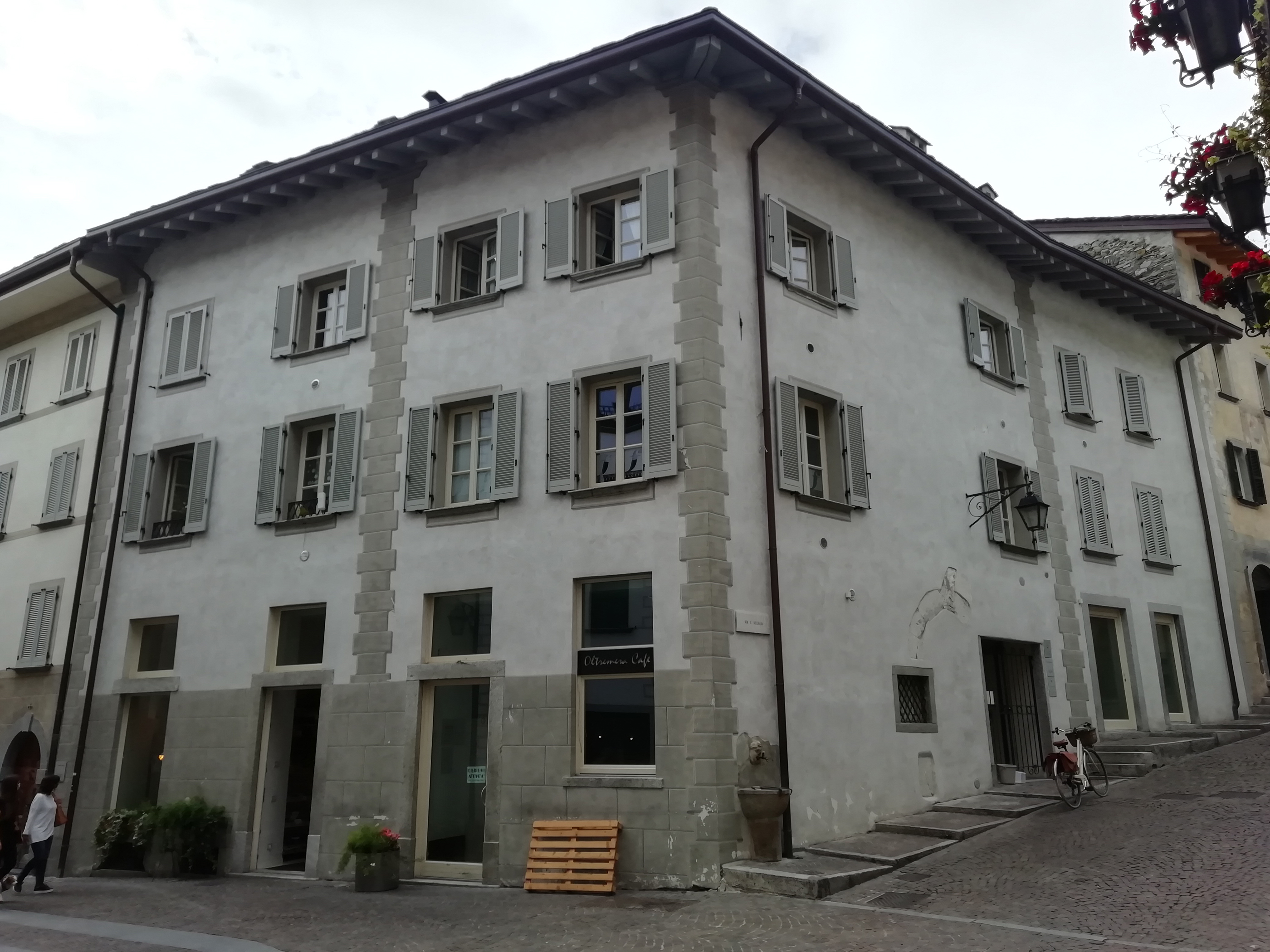 [Casa in via S. Rosalia, 1 angolo via P. Bossi]