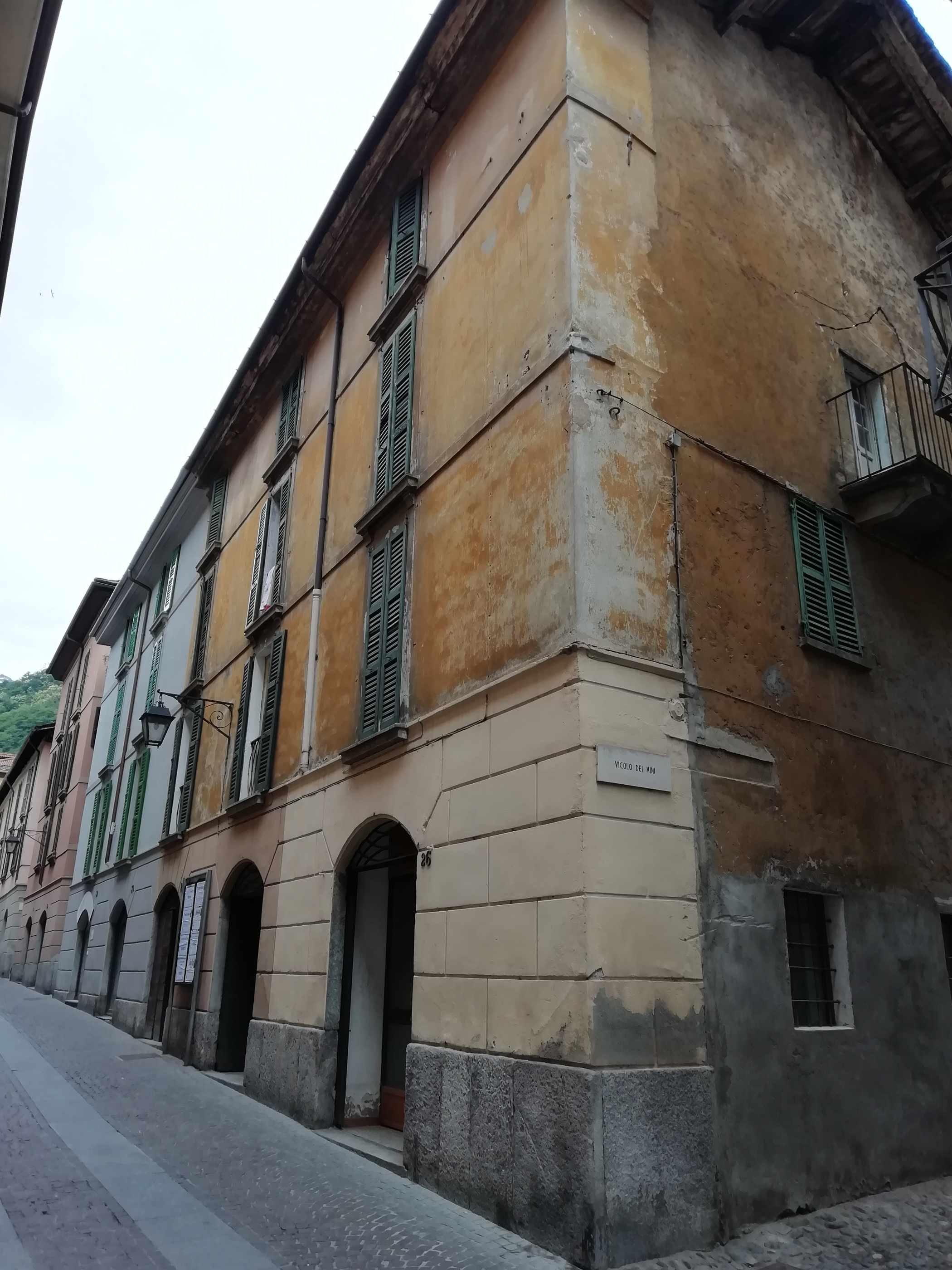 [Casa via P. Bossi, 26-28]