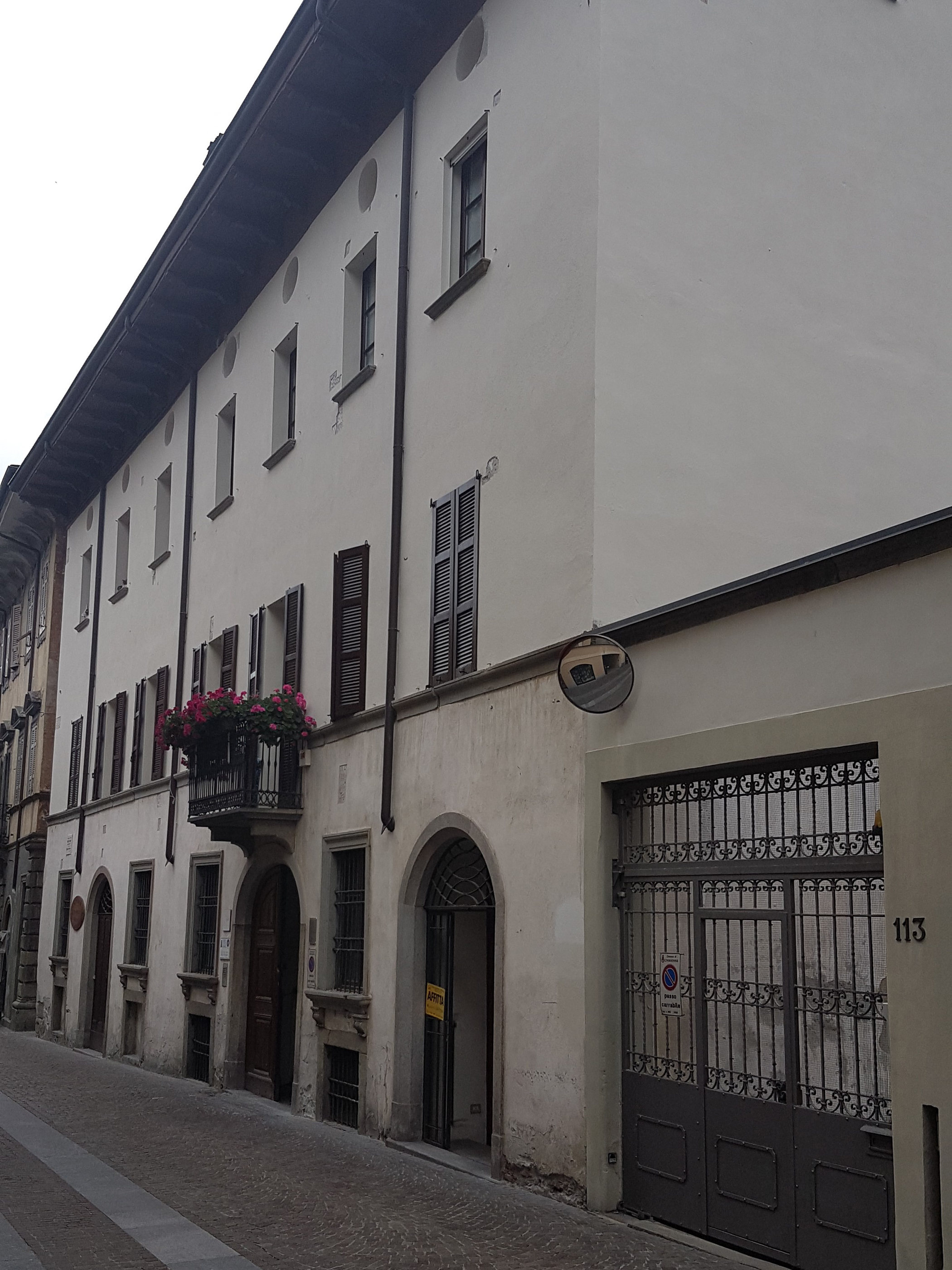 [Palazzo in via Dolzino, 107-109-111]