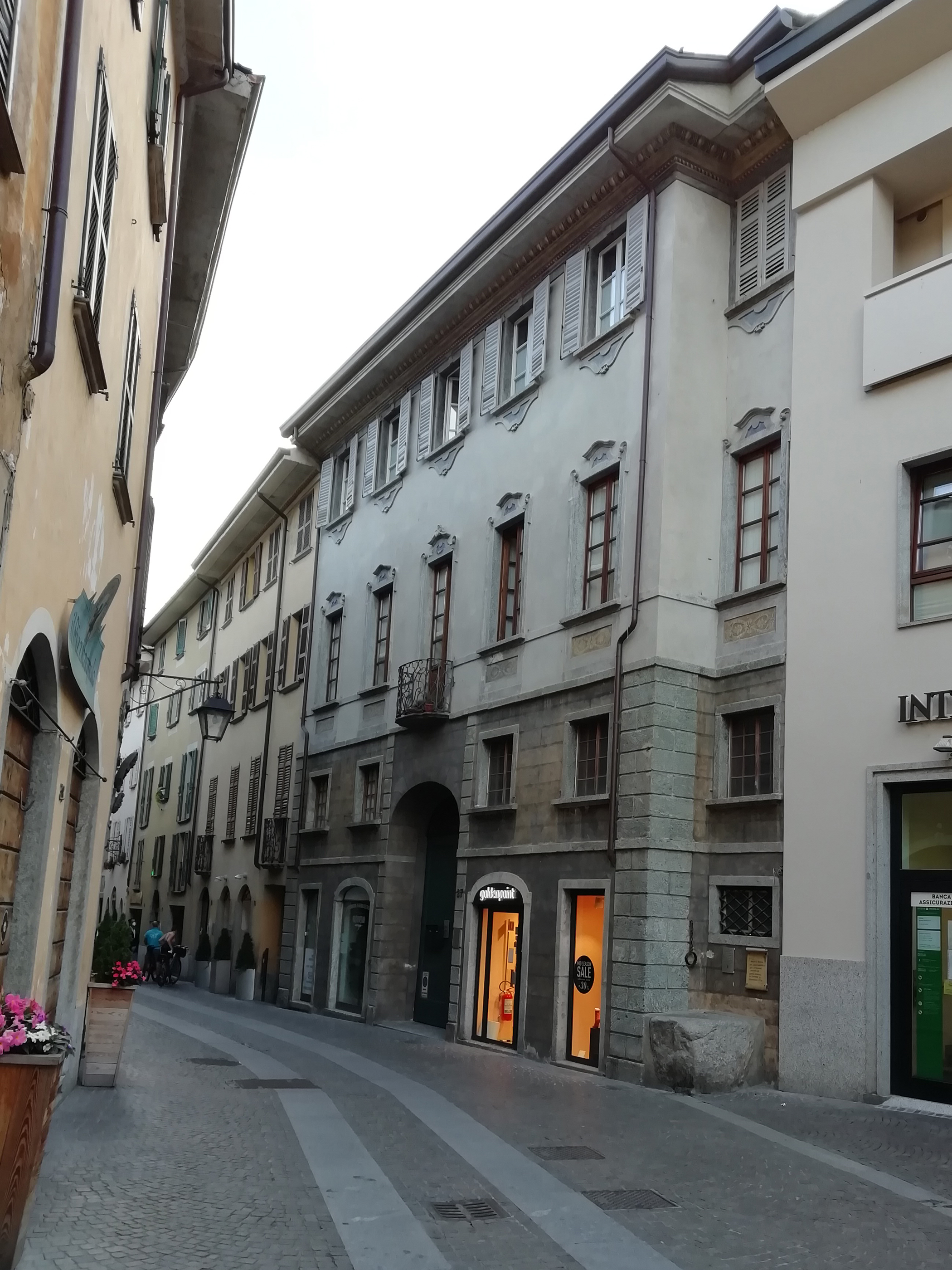 [Palazzo in via Dolzino, 27 ]