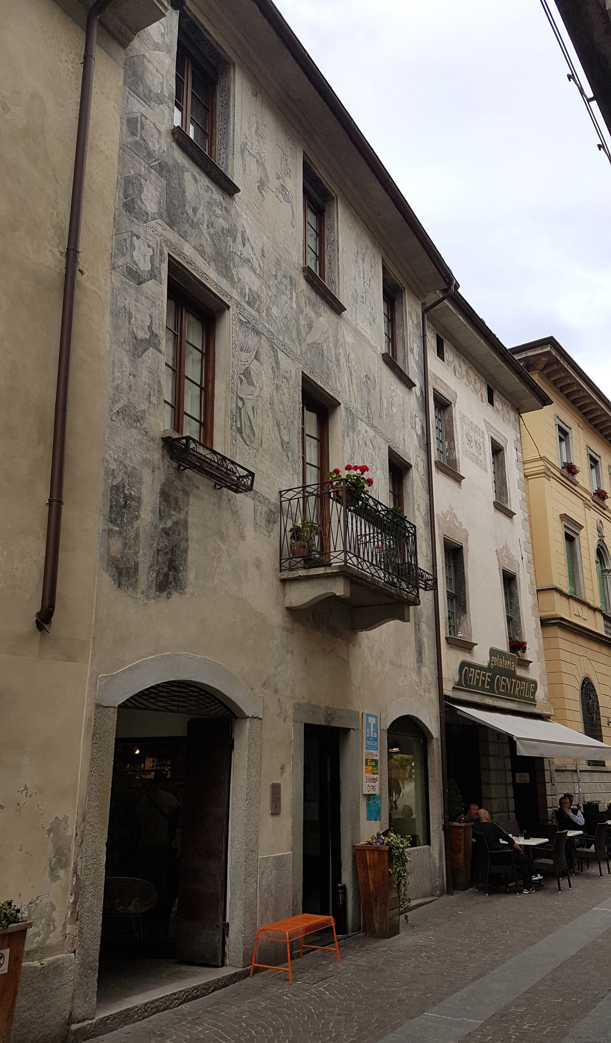 [Palazzo in via Dolzino, 57-59]