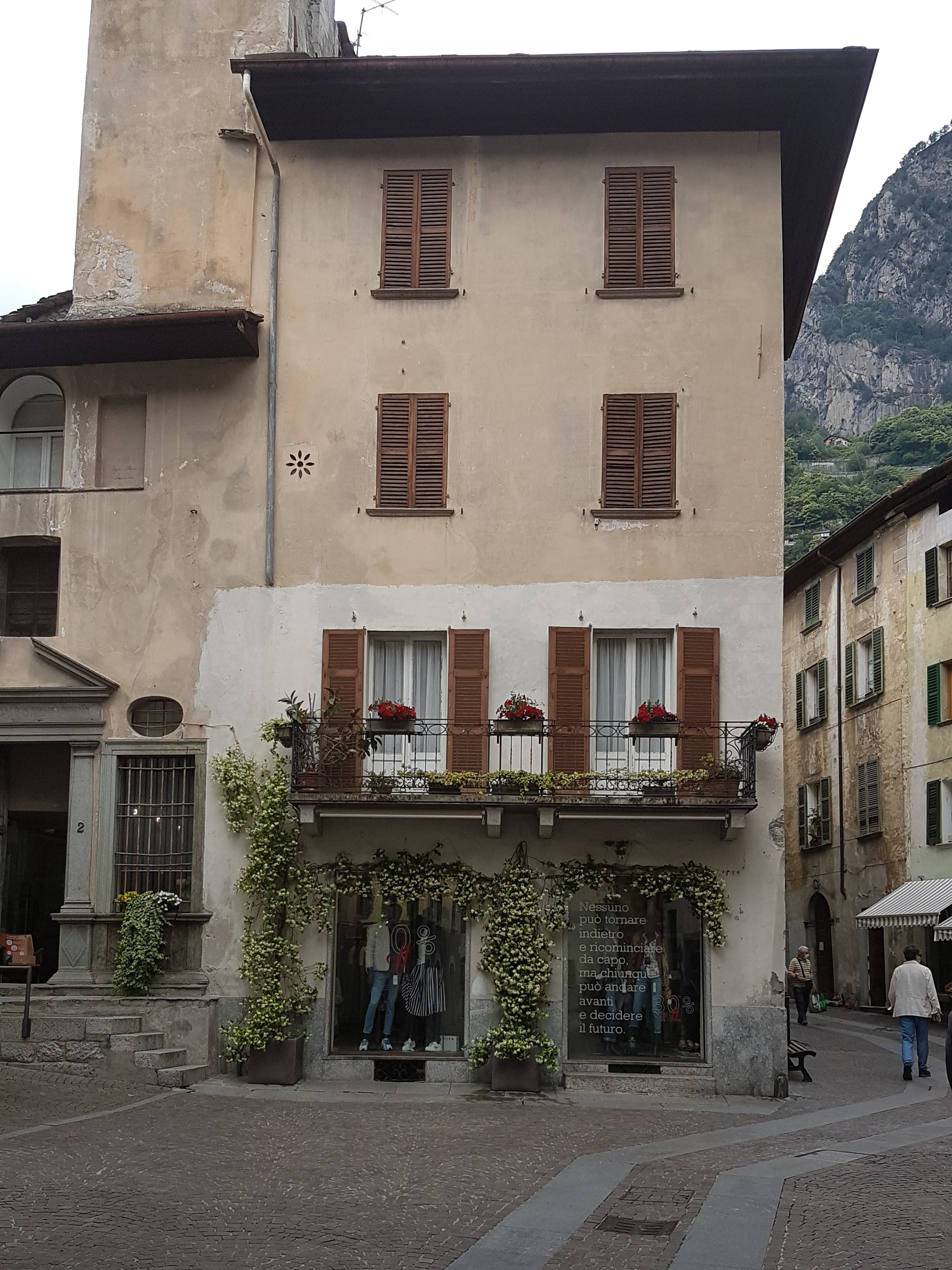via Paolo Bossi, 13