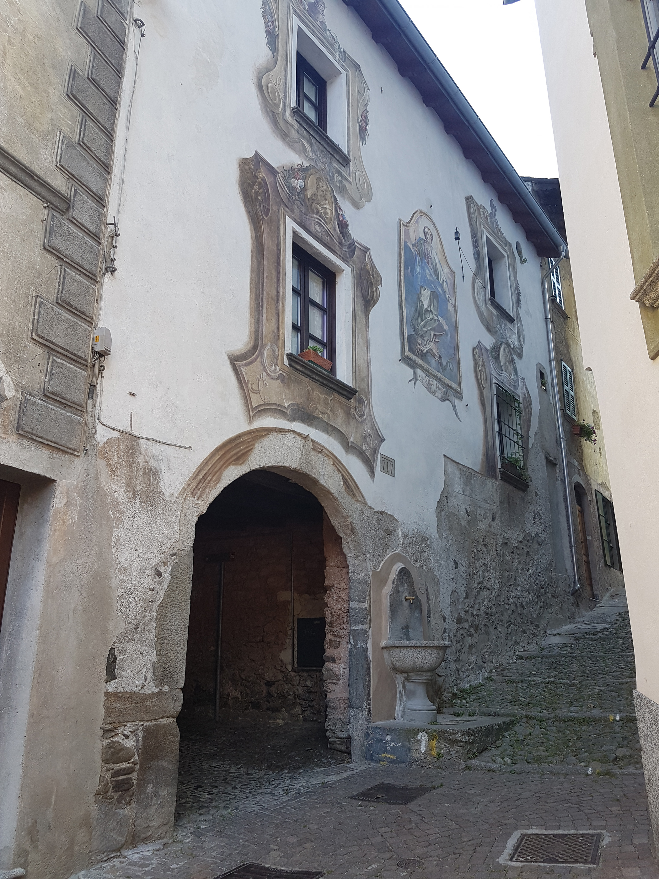 Edificio di abitazione con affresco in via San Marco