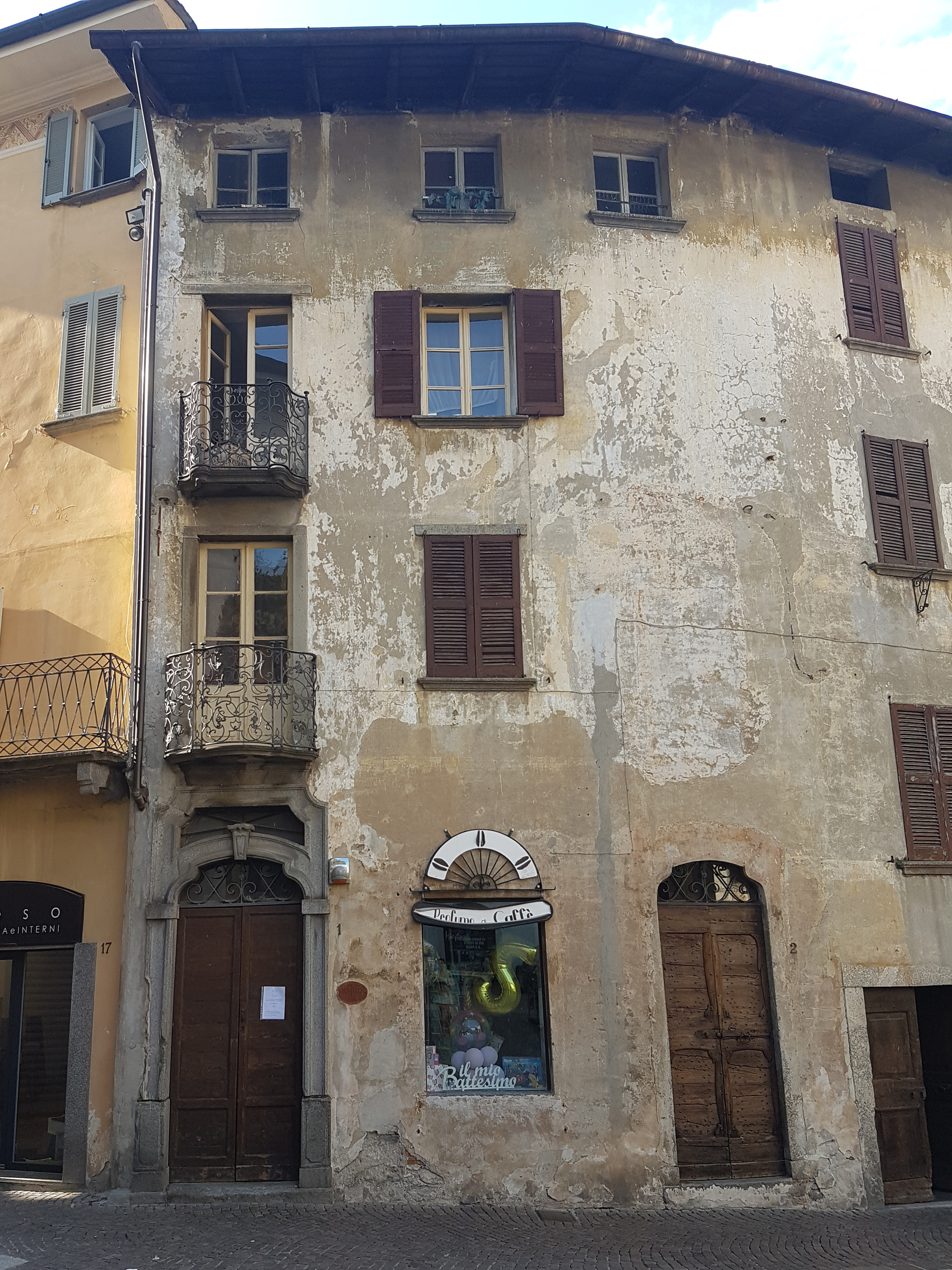 [Casa di abitazione con bottega in piazza Marconi, 1]