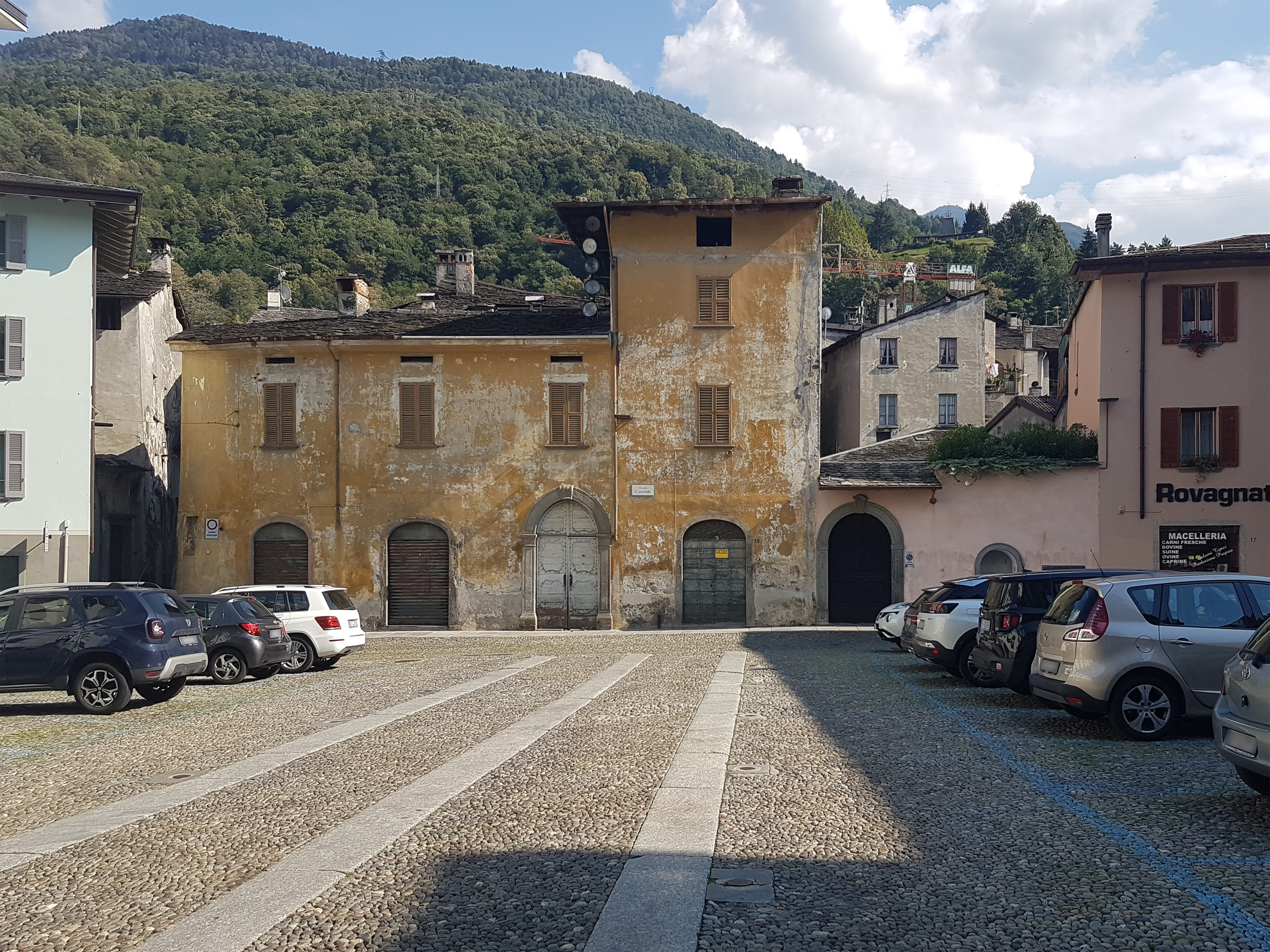 [Casa di abitazione con botteghe in piazza San Giovanni, 14]