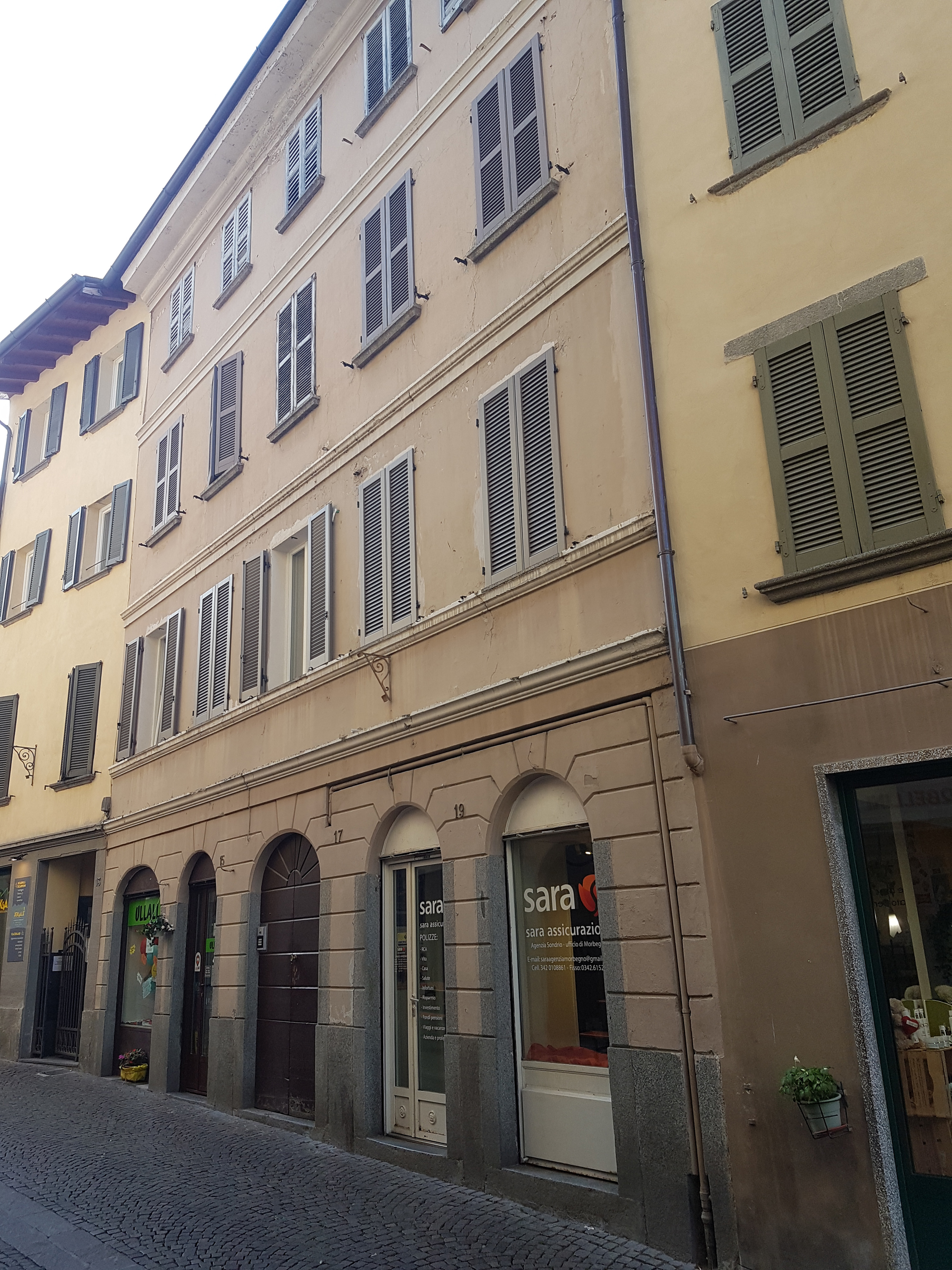 [Casa di abitazione con botteghe in via Garibaldi, 17]