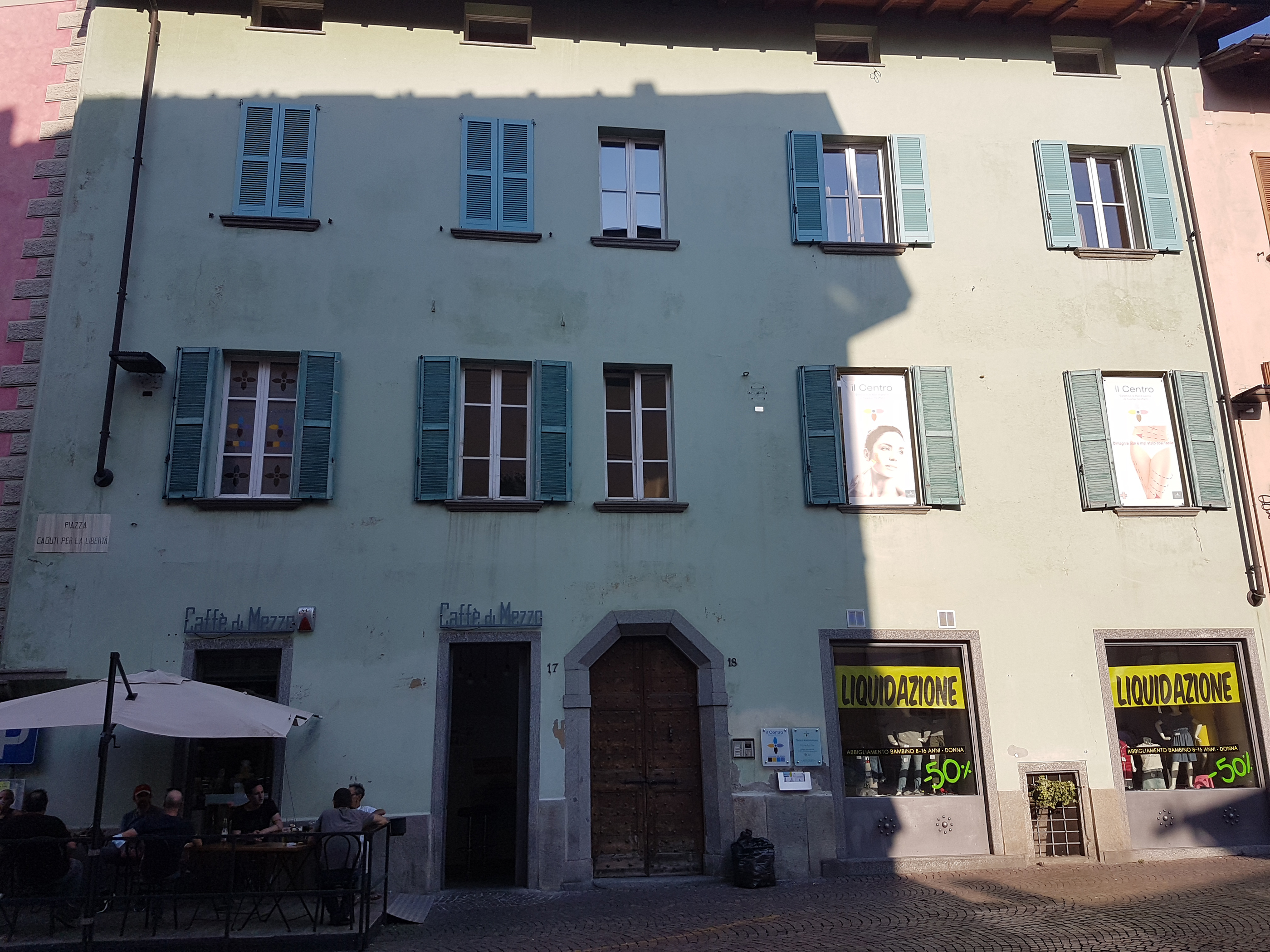 [Casa di abitazione in piazza Caduti per la Libertà, 18]