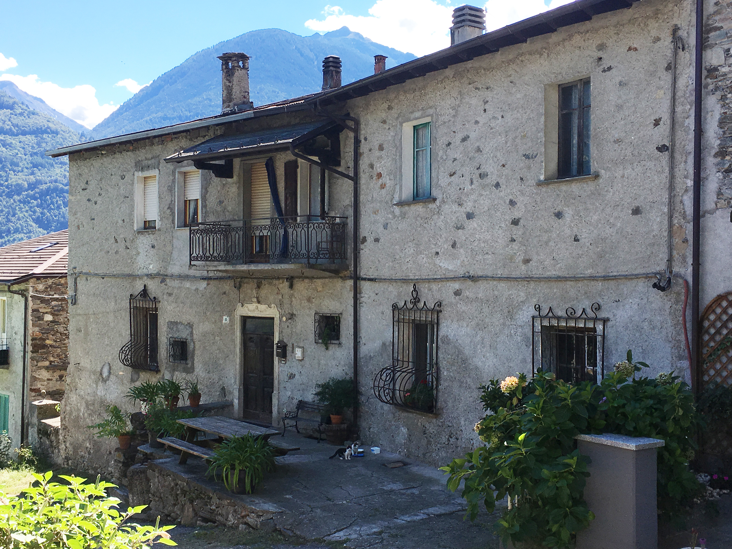 [Casa di abitazione su Strada vicinale di Boalzo-Canali, 11]