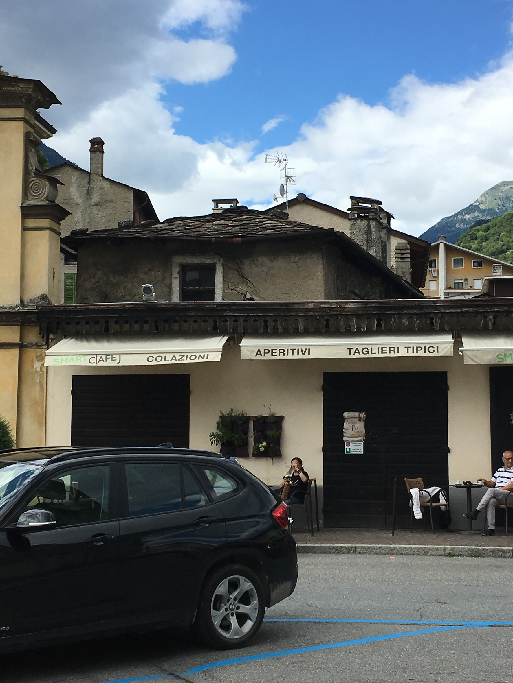Botteghe in Piazza della Basilica