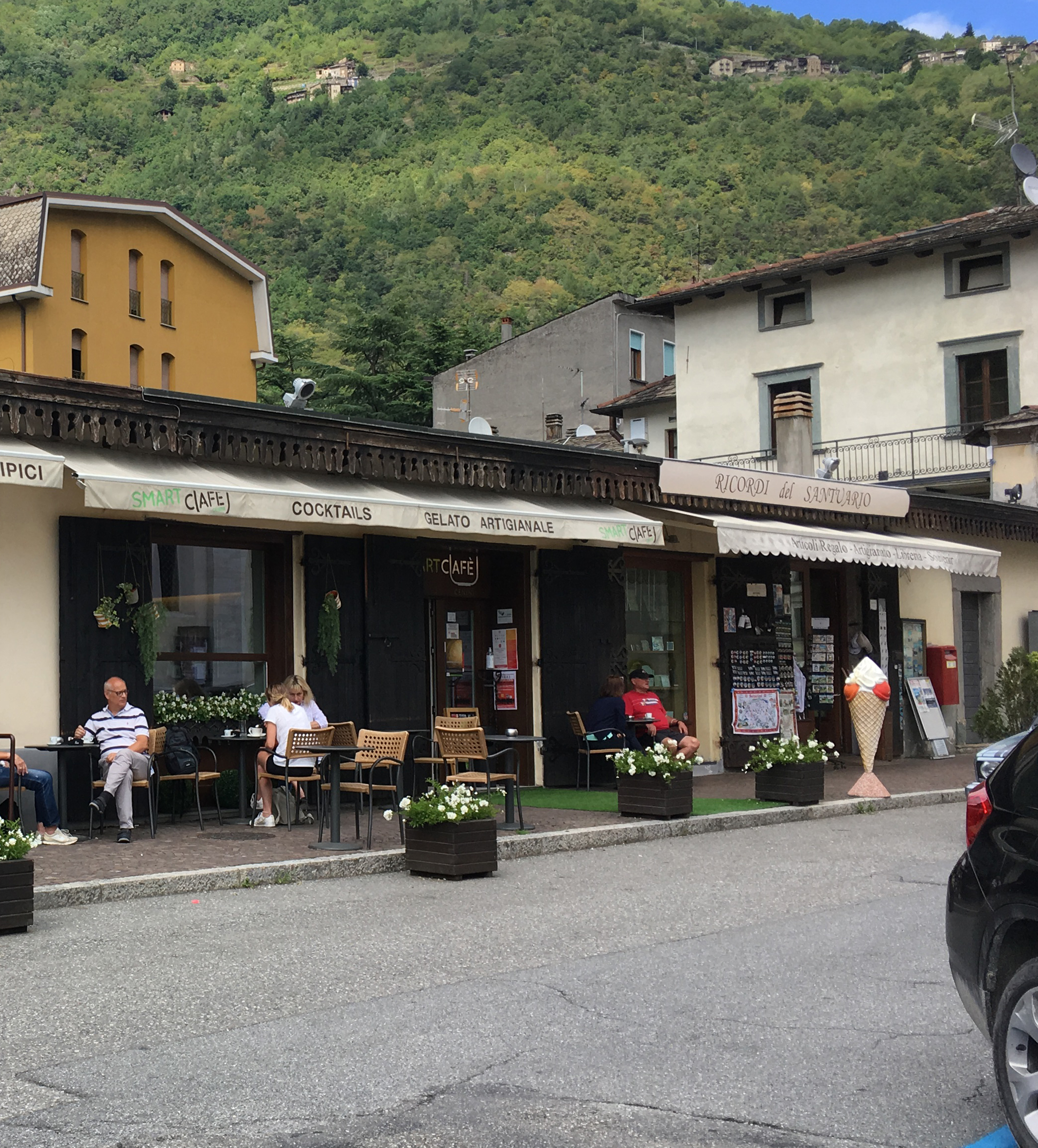 Botteghe in Piazza della Basilica