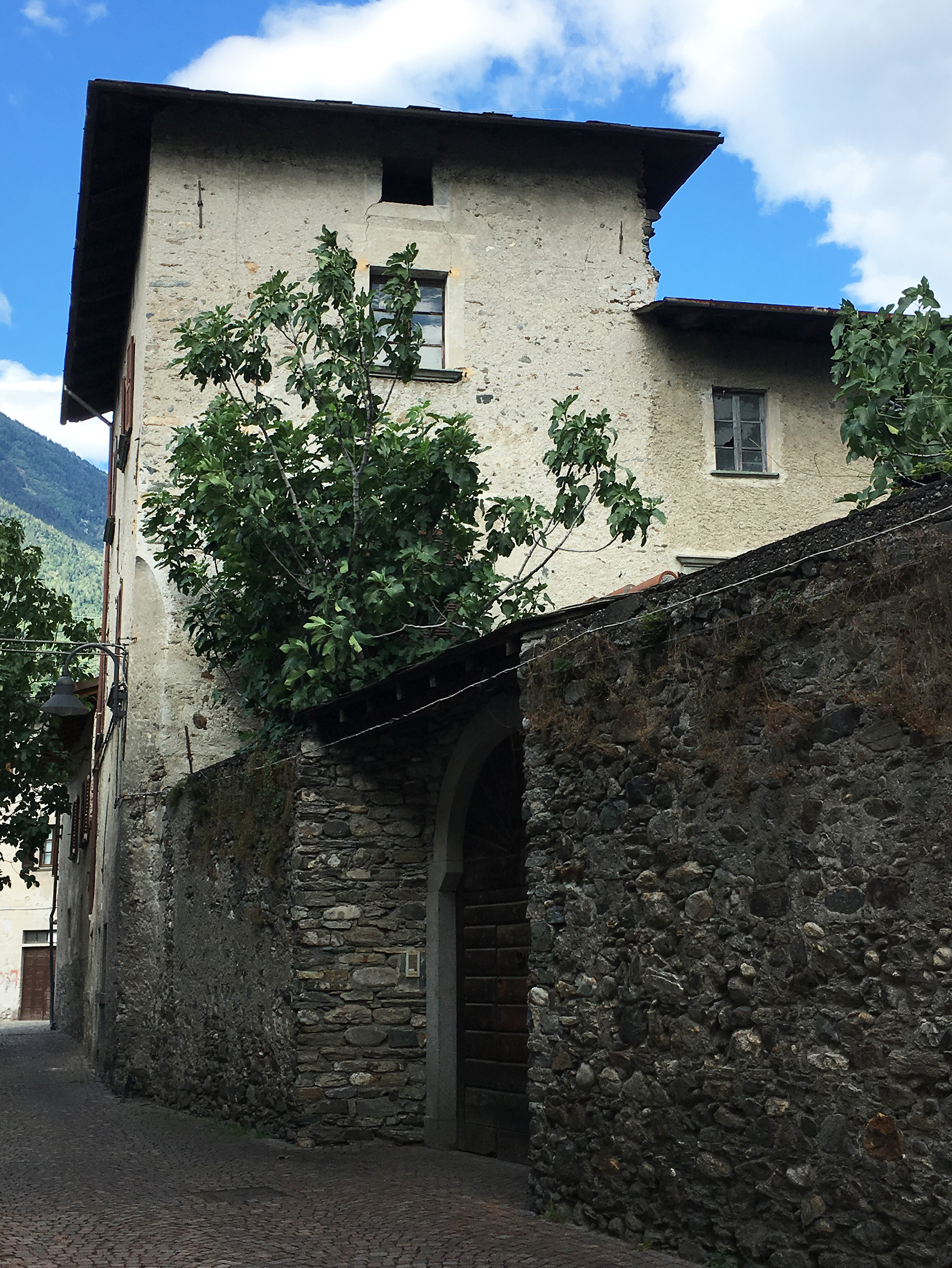 [Casa plurifamiliare in Via Pergola, 1]