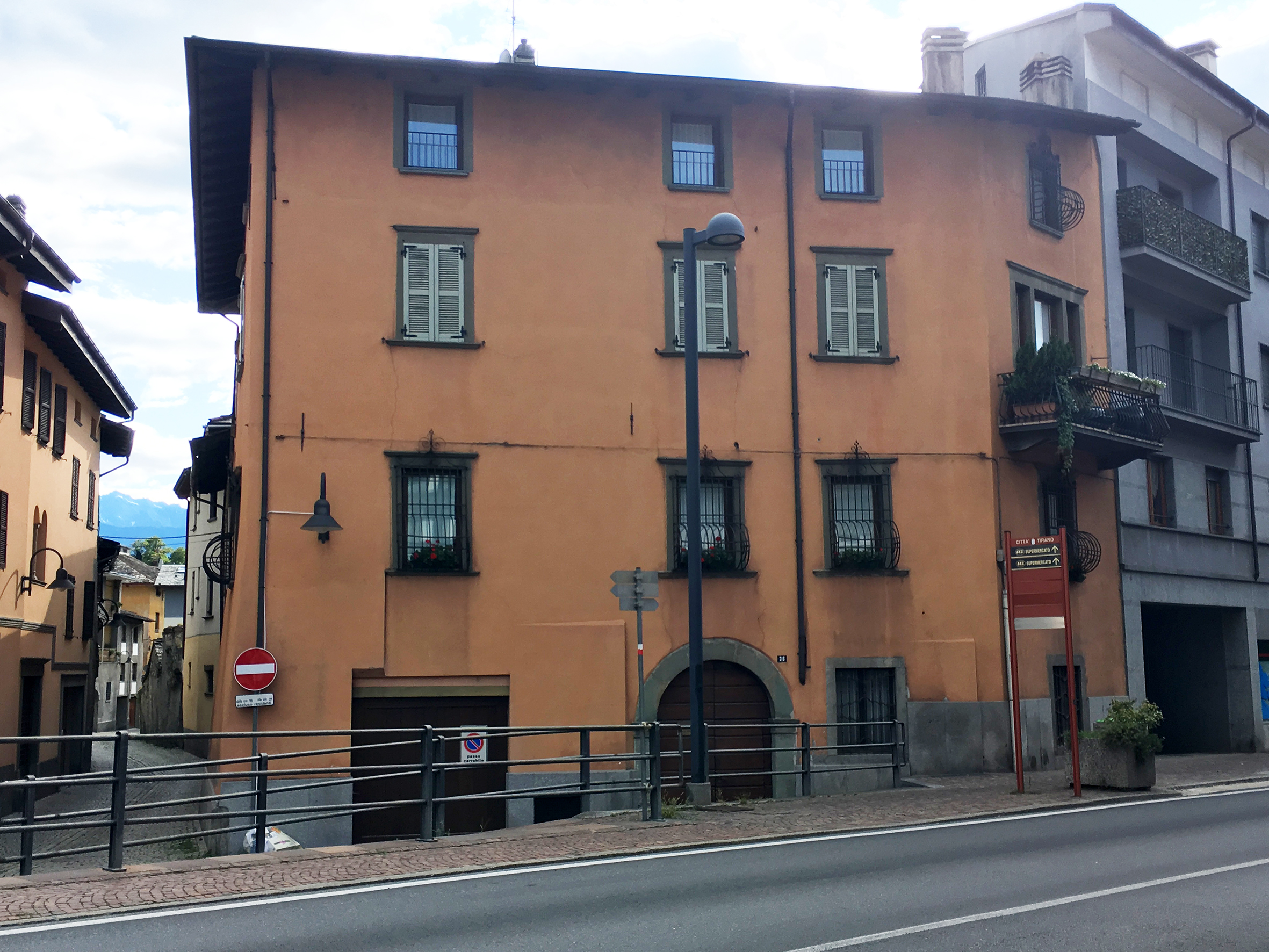 [Palazzo d'abitazione in Via della Repubblica, 36]