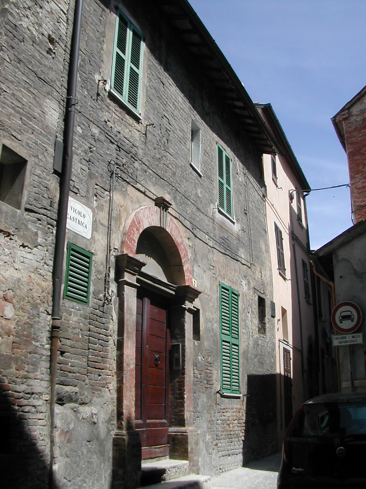 Casa con edicola affrescata
