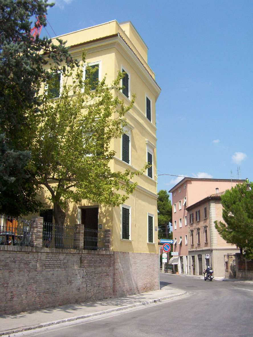Casa d'appartamenti