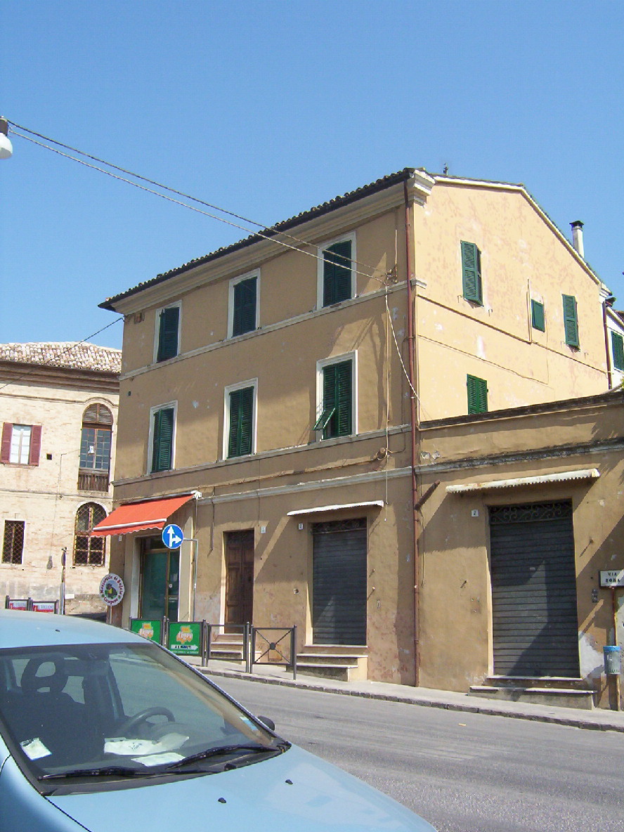 Casa in linea con laboratorio