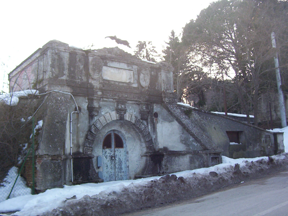 Portale del Serbatoio dell'Acquedotto