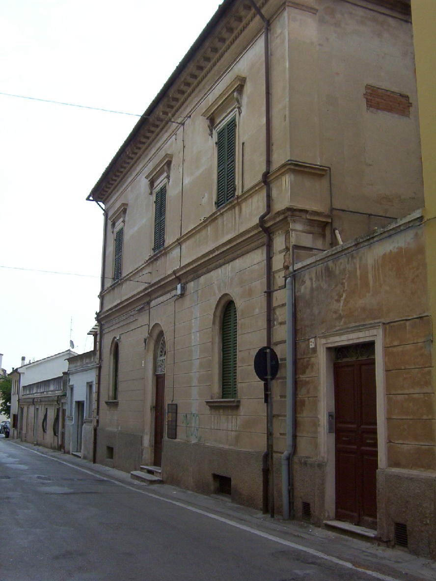 Villino con magazzini