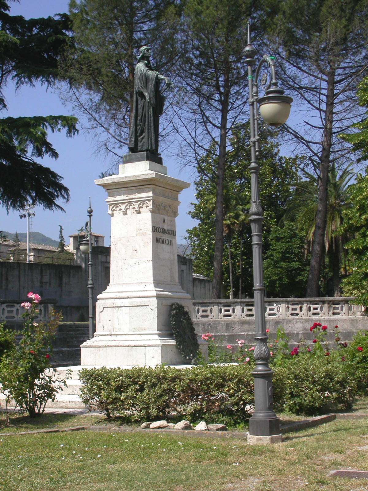 Monumento a Cecco D'Ascoli
