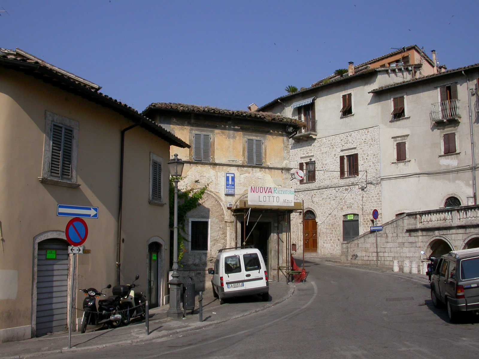 Palazzetto signorile con porticato