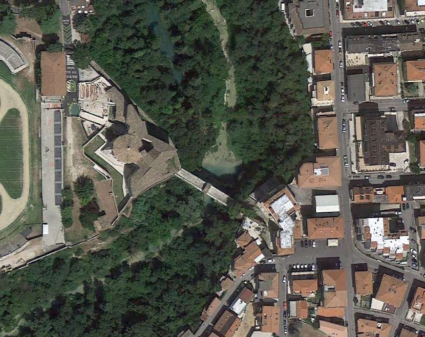 sito non identificato, struttura muraria
