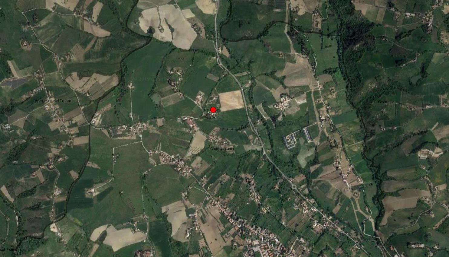 sito non identificato, struttura muraria, frammenti fittili