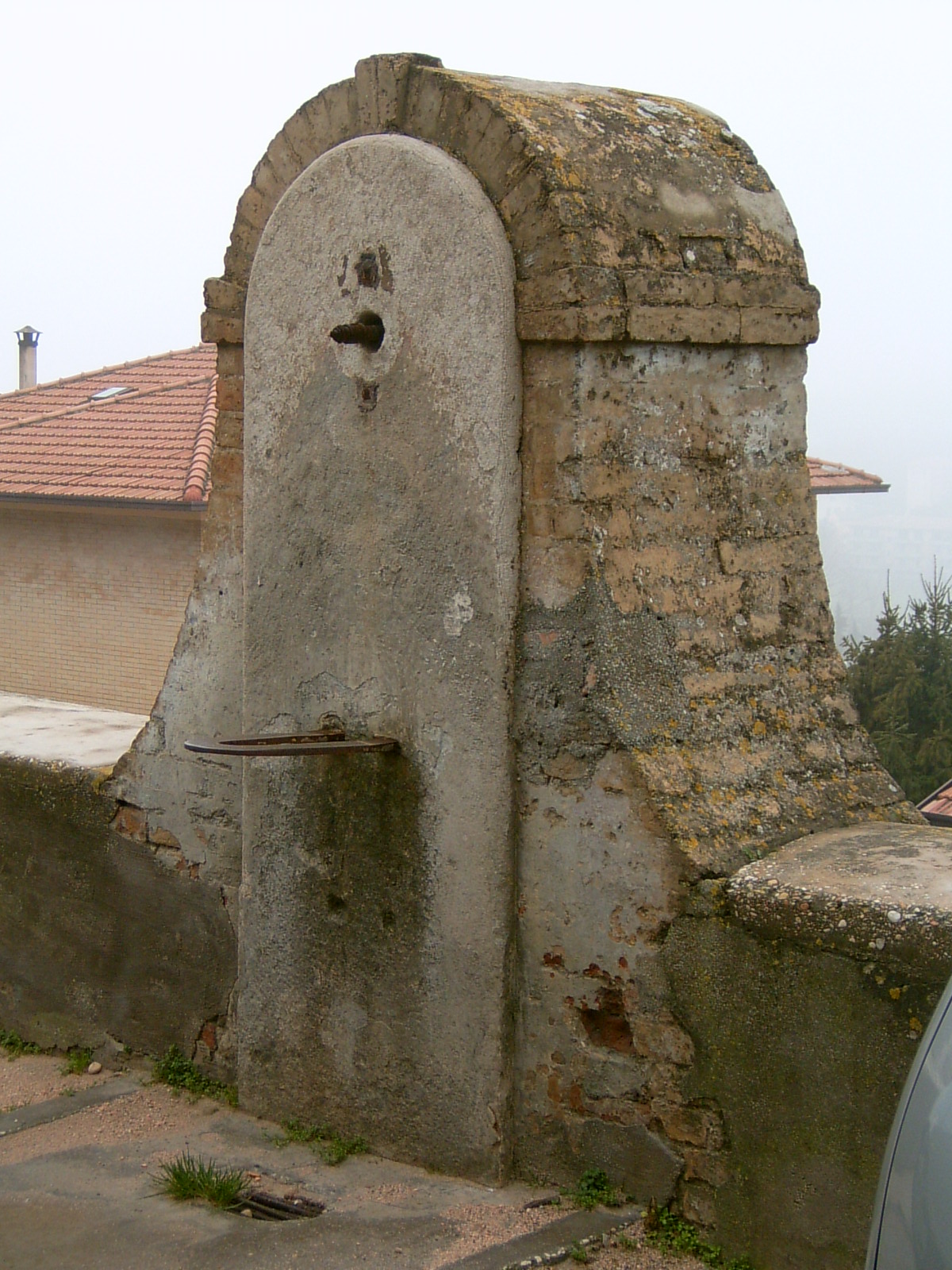 Fontana pubblica