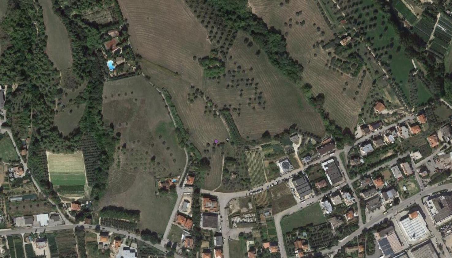 ritrovamento sporadico, frammenti fittili, sarcofago, pavimentazione