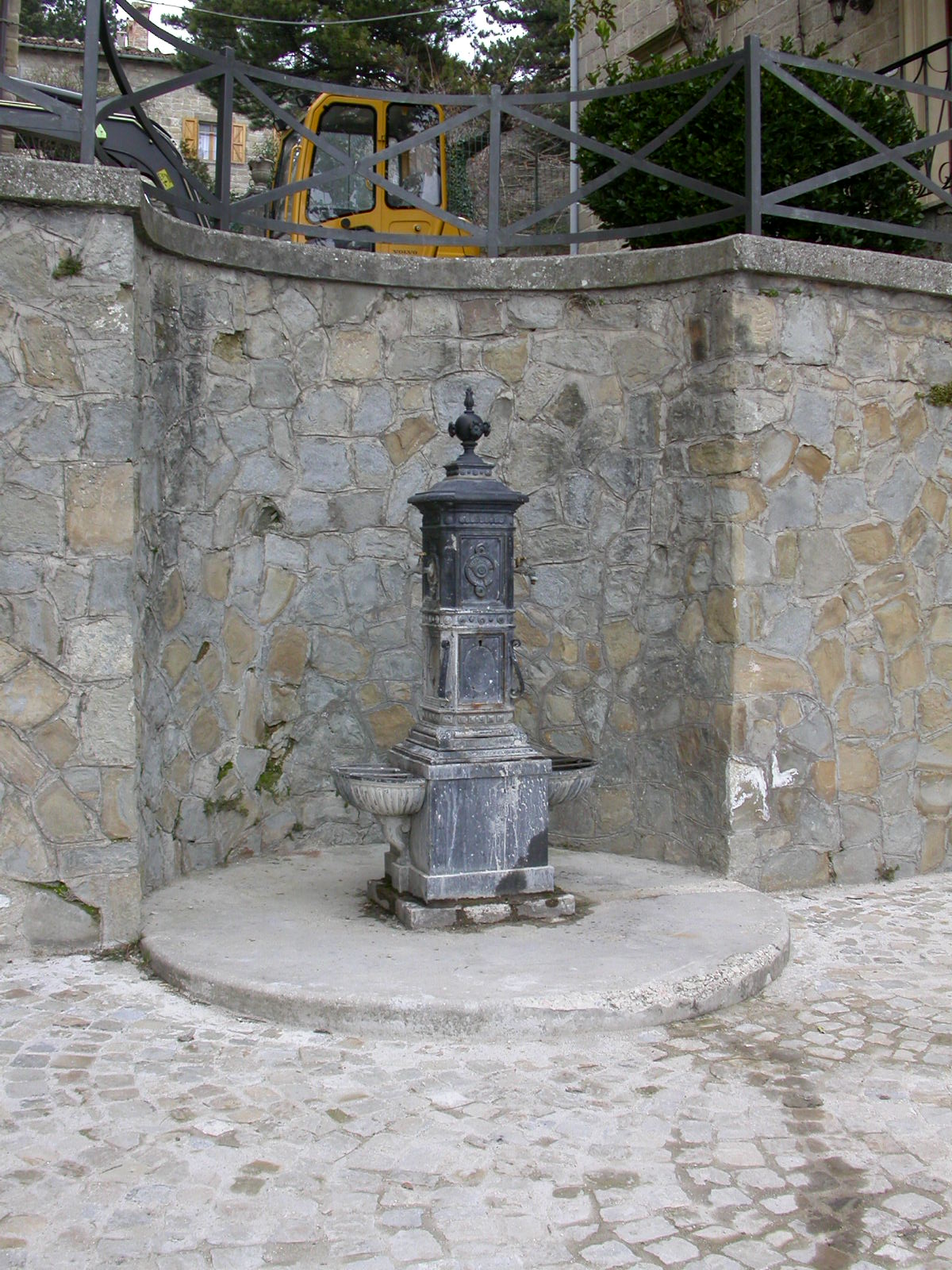 Fontana pubblica