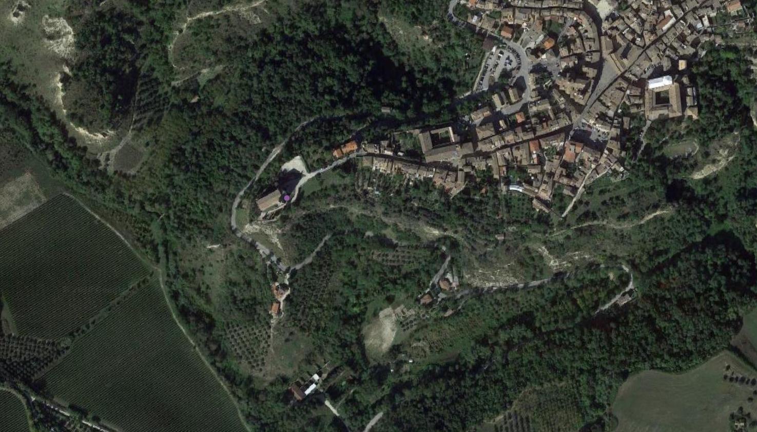 ritrovamento sporadico, epigrafe, urna cineraria, muratura, lastra di sarcofago