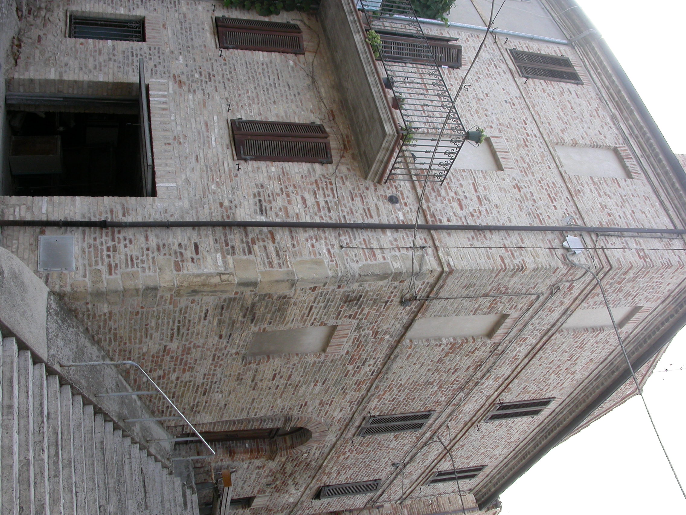 Casa a schiera d'angolo
