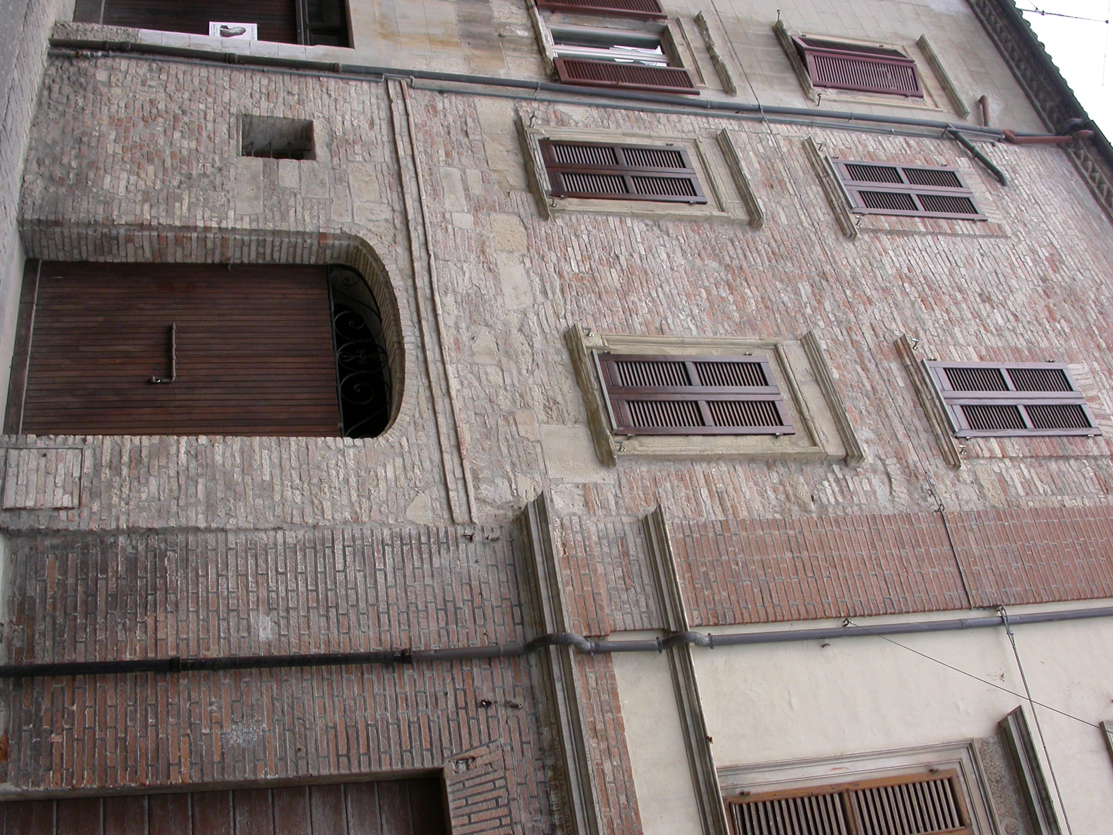 Casa a schiera in piazza Damiani