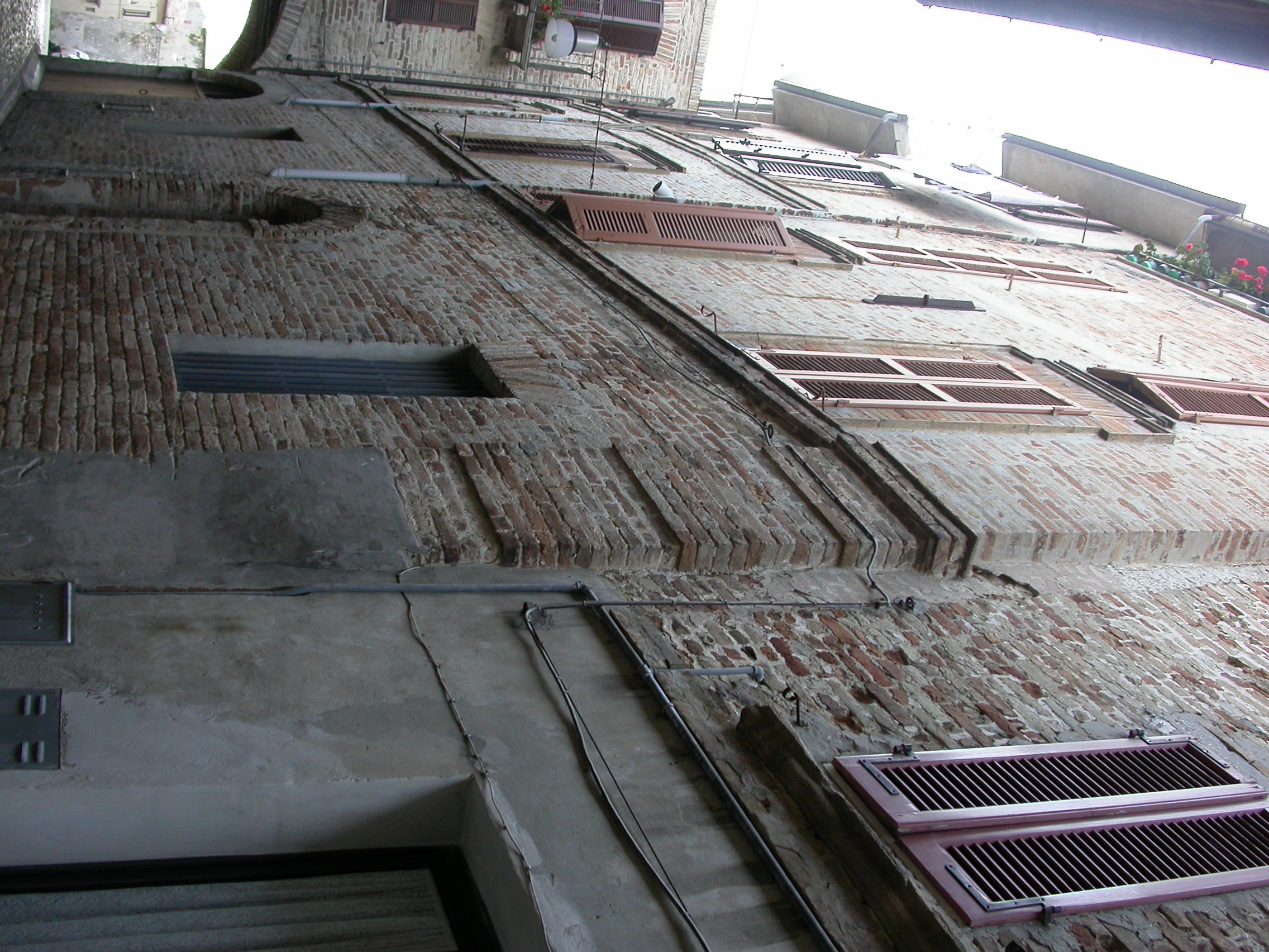 Palazzetto in via Emidio Consorti