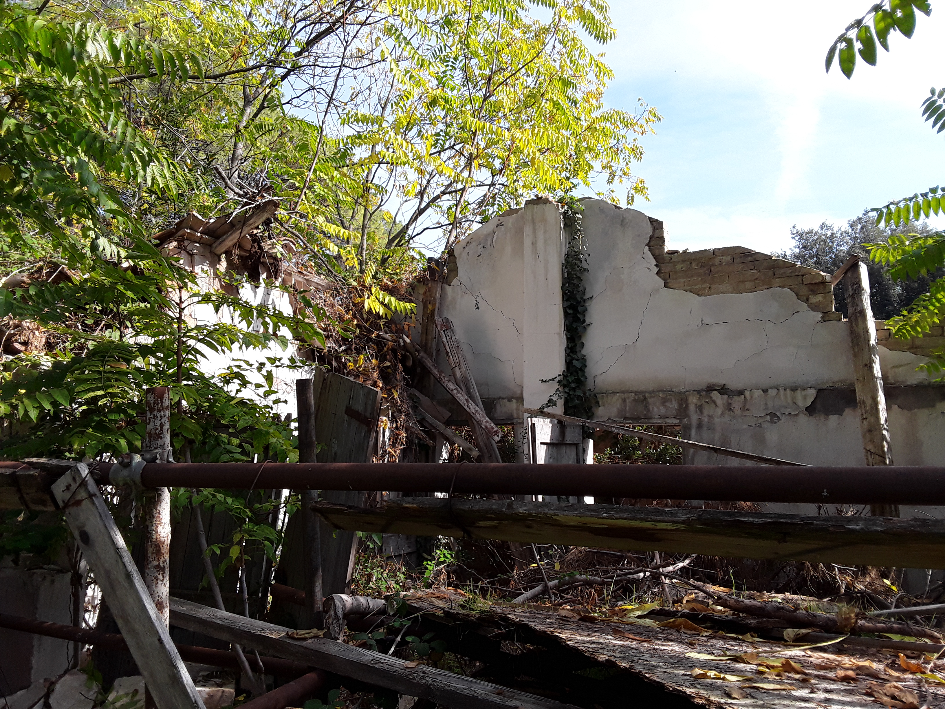 Rudere di magazzino di Villa Lauri